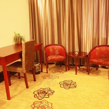 Shanghai Shuiting Holiday Hotel Экстерьер фото